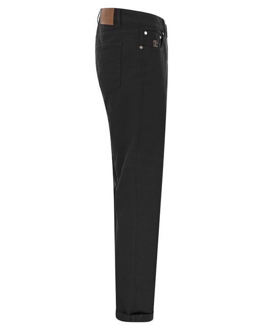Five Pocket Pantalons en ajustement traditionnel dans le confort léger Denim teint Brunello Cucinelli pour homme en coloris Black