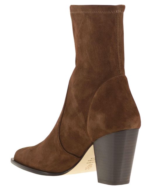 Jolene Suede Botkle Stuart Weitzman en coloris Brown