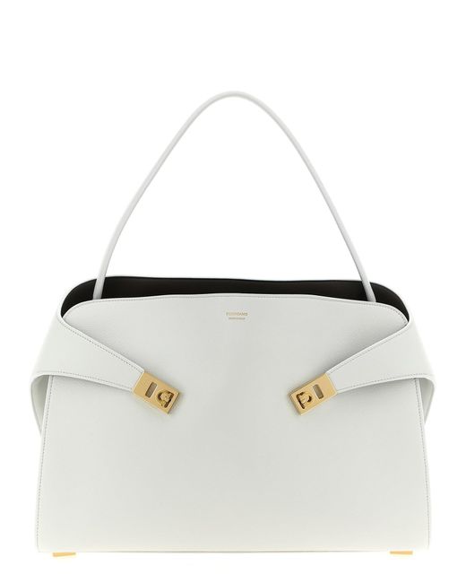 Ferragamo White 'umarmt weich M'Umhängetasche