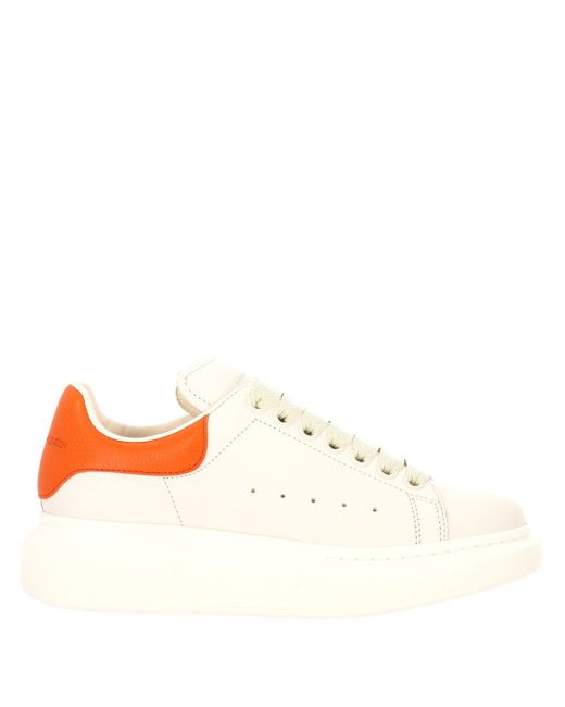 Alexander Mc Queenspolne Oversize Al Largo Di Donne Arancioni Bianche 'S Sneaker di Alexander McQueen in White