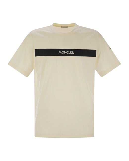 Moncler Baumwoll -T -Shirt mit gummiertem Logo in White für Herren