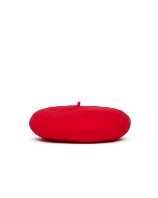 MAX&Co. Red Hat