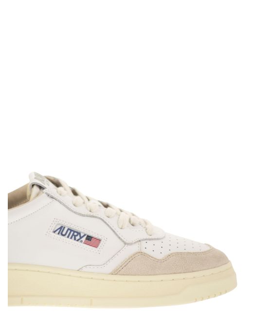 Autry Medalist Low-Sneaker aus Leder und Wildleder in White für Herren