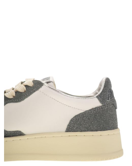 Autry Medaillewinnaar Lage Sneakers Met Tweekleurige Glitter in het White