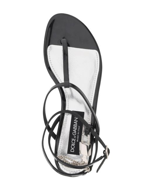 Sandalias de tanga de cuero de patente de con candado Dolce & Gabbana de color White