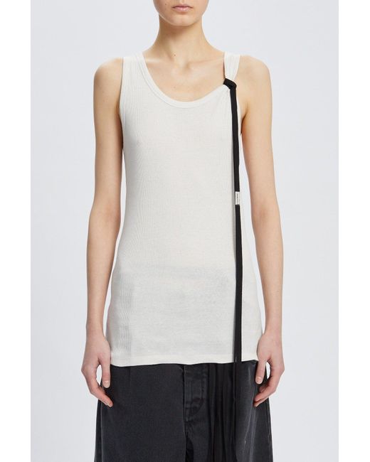 Ann Demeulemeester I'm Ik Ga Het Je Niet Vertellen. in het White