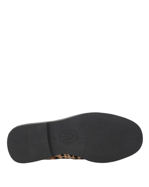 Ash Brown Aschensandalen entdeckt