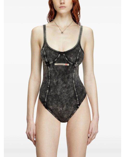 A los fines de este anexo: DIESEL de color Brown