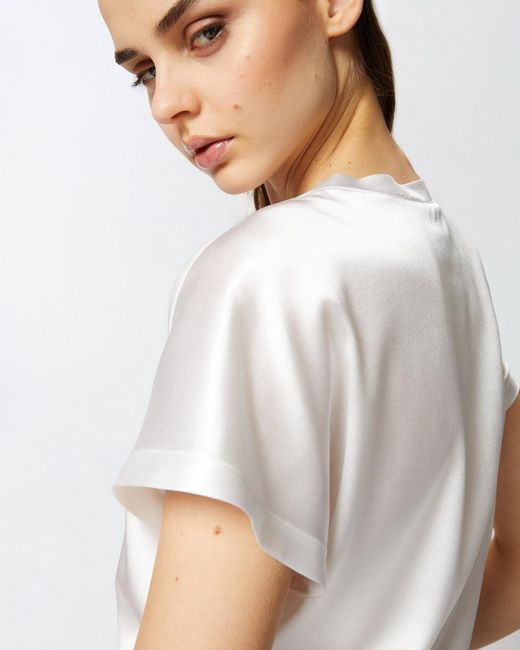 Rosa blanco Pinko de color White
