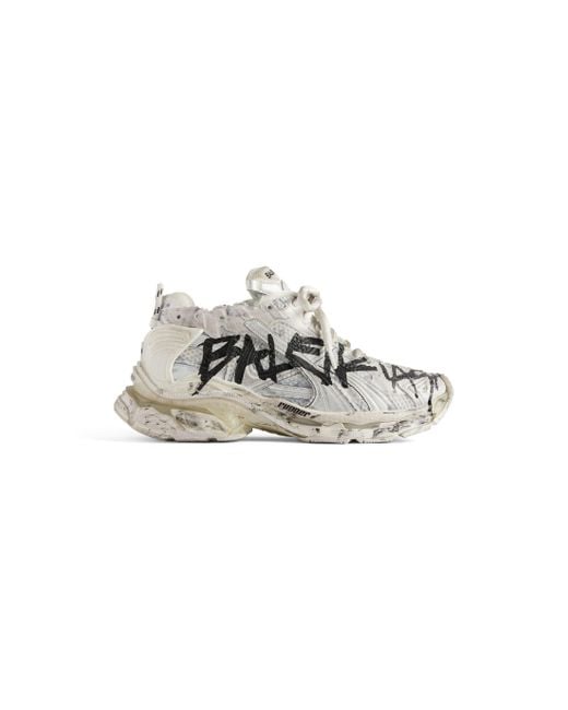 Balenciaga Runner graffiti sneaker in Gray für Herren