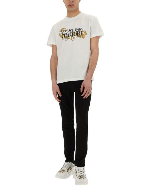 Tシャツ・カットソー VERSACE JEANS T-SHIRT OUTLINE BAROQUE Versace Jeans Couture Baroque Outline Logo T-Shirt in Gray