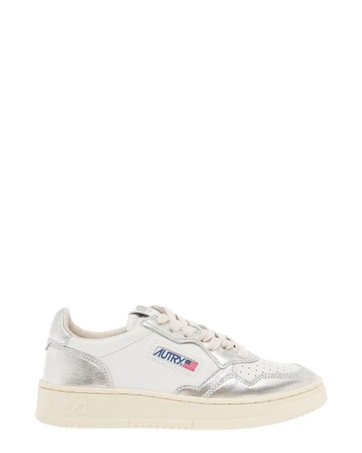 Autry Woman's Silver And White Leather Low Sneakers in Metallic | Lyst
