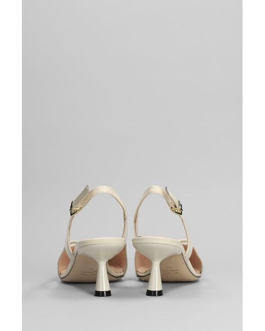 Evaluna Natural Pumps