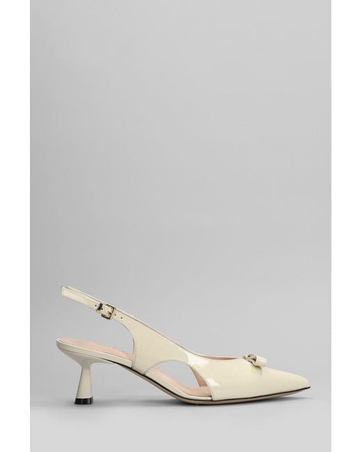 Evaluna Natural Pumps