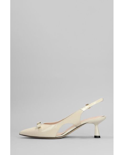 Evaluna Natural Pumps