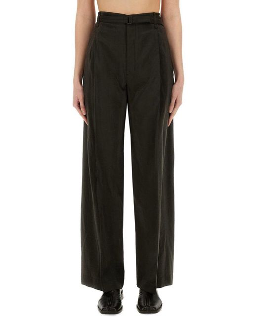 パンツ lemaire BELTED RELAXED PANTS, ASPHALT Belted Relaxed Pants in Asphalt – SVRN
