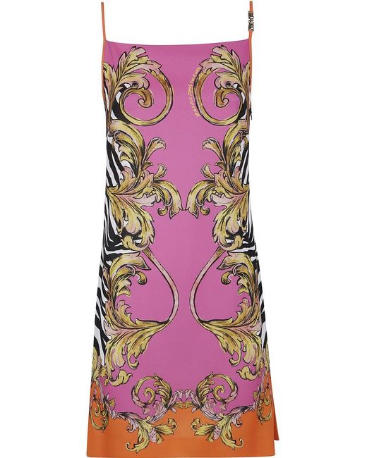 ワンピース VERSACE JEANS COUTURE Woman Dress Violet 78HAO9P4ES141 322 Long knit dress with logo - VERSACE JEANS COUTURE - Finizio