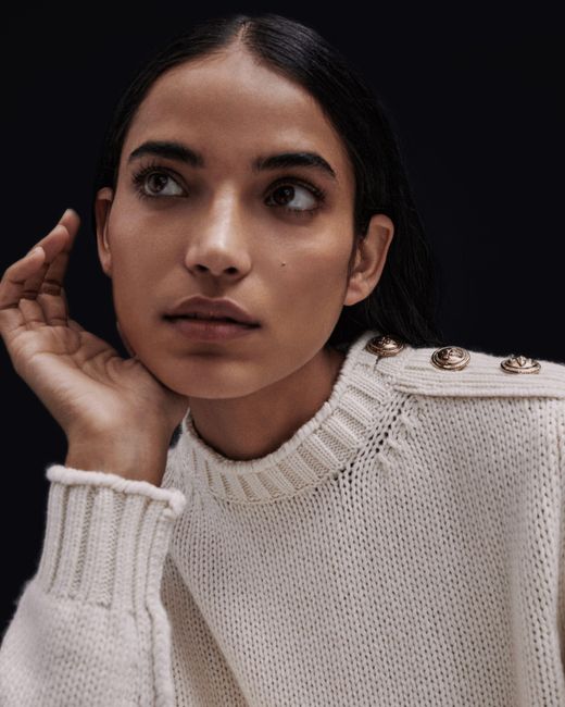 Barrie White Jumper In Chunky Cashmere With Gold Buttons