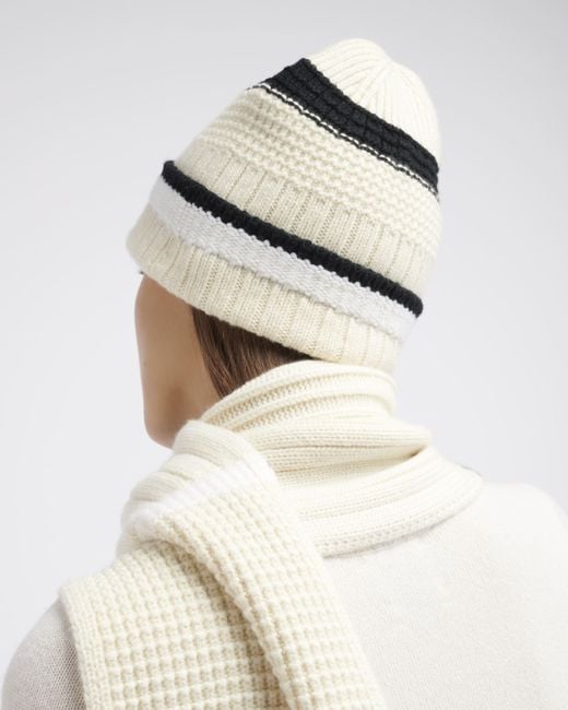 Barrie Natural Textured Beanie Hat In Cashmere
