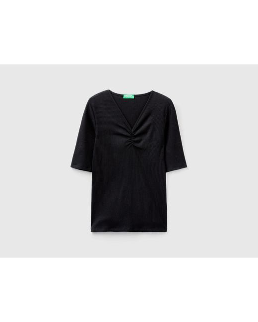 Camiseta Entallada Con Cuello De Pico Benetton de color Black