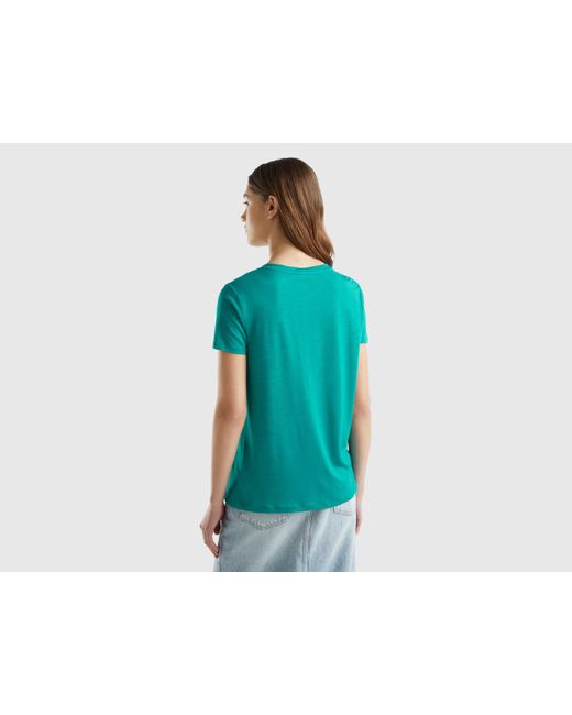 Camiseta De Viscosa Sostenible Con Escote De Pico Benetton de color Blue