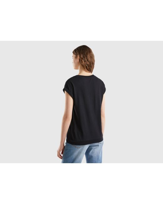 Camiseta Con Escote De Pico Benetton de color Black