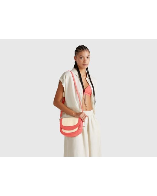 Benetton, Borsa Tracolla Effetto Rafia, Rosso Mattone, Donna di Benetton in Red