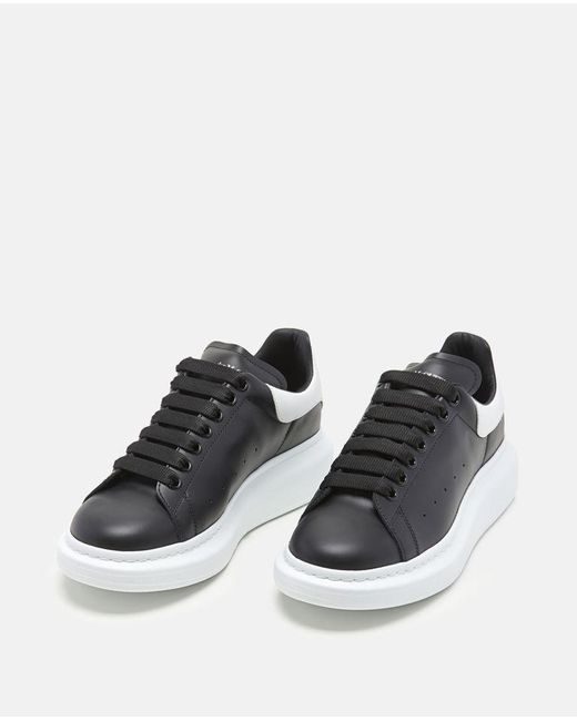 Sneakers Larry Oversized In Pelle di Alexander McQueen in White da Uomo