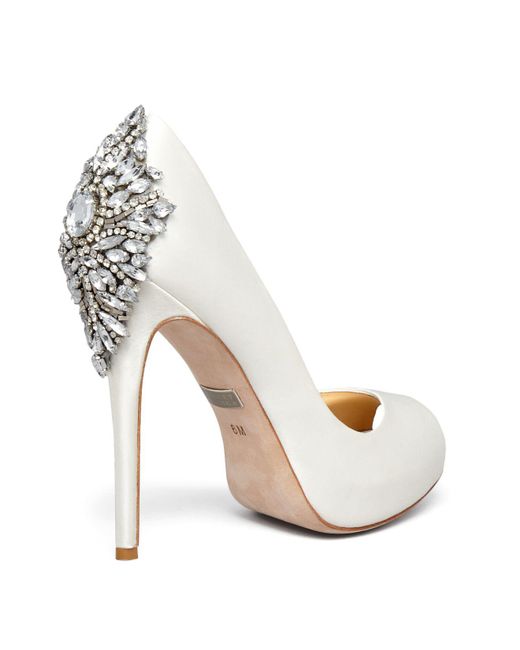 badgley mischka platform pumps