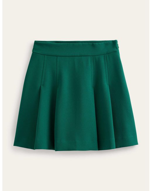 Mini-jupe plissée en crêpe Boden en coloris Green