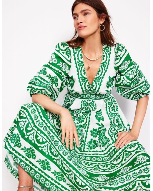 Boden Lola Blouson Maxi Dress Rich Emerald, Ornate Tropics in White | Lyst Boden Lola Blouson Maxi Dress Rich Emerald, Ornate Tropics in White | Lyst