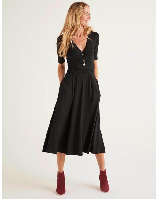 Boden Ruched Waist Jersey Midi Dress in Black | Lyst