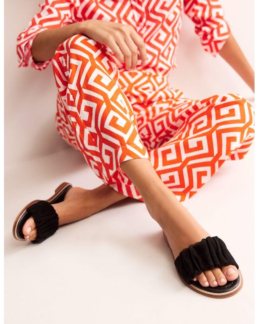 Boden Red Ruched Flat Sandalsblack