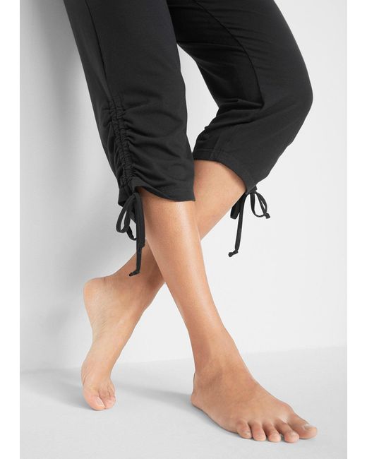 Pantaloni Capri Per Wellness di bonprix in Black