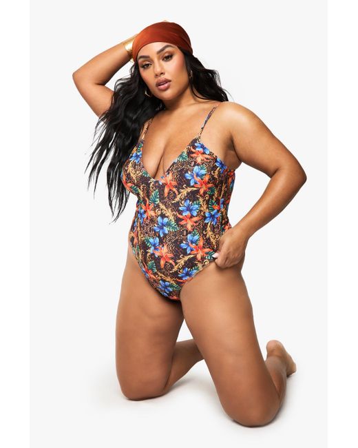 Bañador Plus Mixto De Flores Con Escote En U Boohoo de color Blue