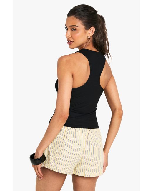 Top Sin Mangas De Canalé Suave Acolchado Con Espalda Estilo Nadador Boohoo de color Black