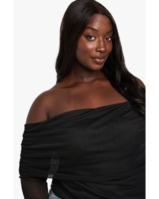 Top Plus De Malla Y Manga Larga Con Escote Bardot Boohoo de color Black