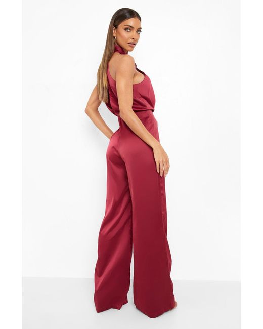 Mono Largo De Raso Con Pernera Ancha Y Escote Halter Anudado Boohoo de Raso  de color Rojo | Lyst