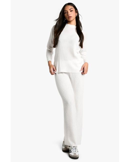 Conjunto Coordinado De Falda Maxi Y Jersey De Punto Y Canalé Suave Con Cuello De Caja Boohoo de color White