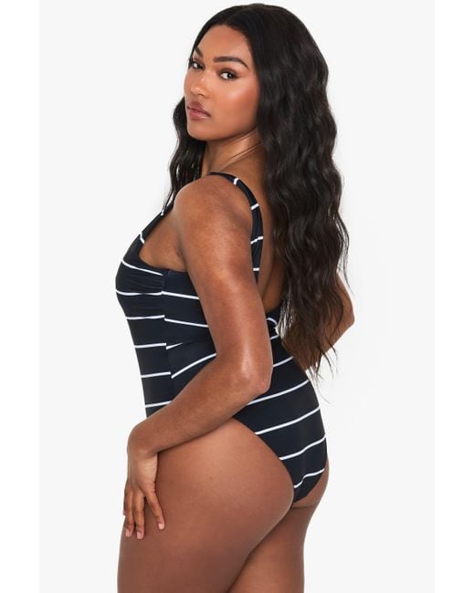 Bañador Plus Essentials De Rayas Con Escote En U Boohoo de color Blue