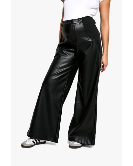 Pantalón Premamá De Pernera Ancha Y Cuero Sintético Sobre La Barriga Boohoo de color Black