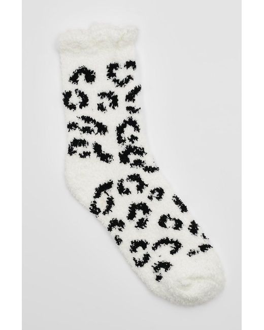 Calcetines Para Estar En Casa Suaves Con Estampado De Leopardo Boohoo de color White