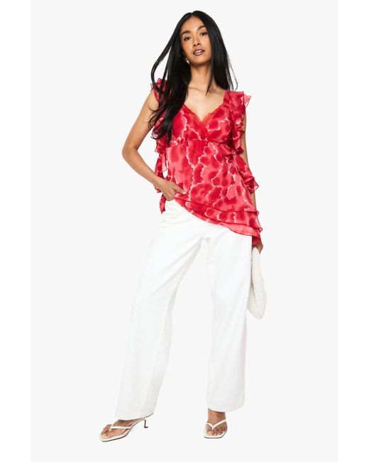 Blusa De Chifón Asimétrica Con Volante Y Estampado De Flores Boohoo de color Red