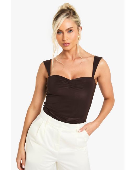 Top Ceñido De Tela Doble Con Escote De Corazón Boohoo de color Black