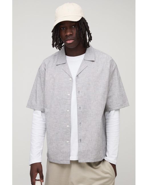 Camisa Oversize De Cuadros Micro Con Solapas Y Dos Bolsillos Boohoo de color White