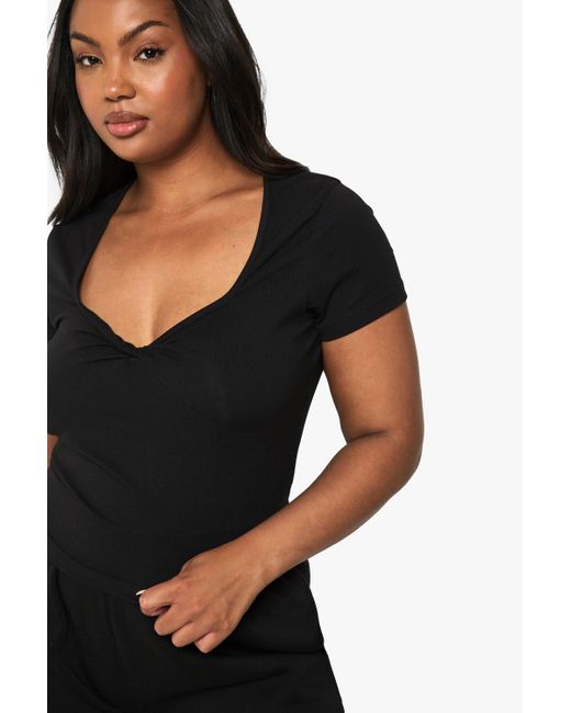 Top Plus Con Nudo Frontal Boohoo de color Black