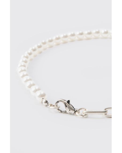 Pearl & Chain Necklace In Silver Boohoo de color White