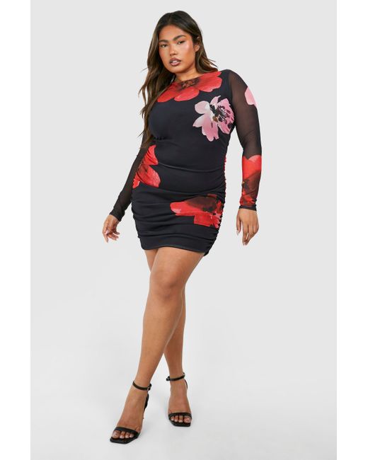 Plus Plus Printed Ruched Bodycon Dress Boohoo de color Red