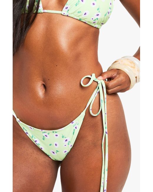 Braguita De Biquini Con Atadura Lateral Y Estampado De Flores Boohoo de color Green