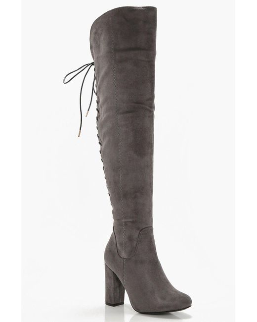 Botas Mosqueteras Con Tacón Grueso Y Cordones Cruzados En La Parte  Posterior Boohoo de Encaje de color Gris | Lyst
